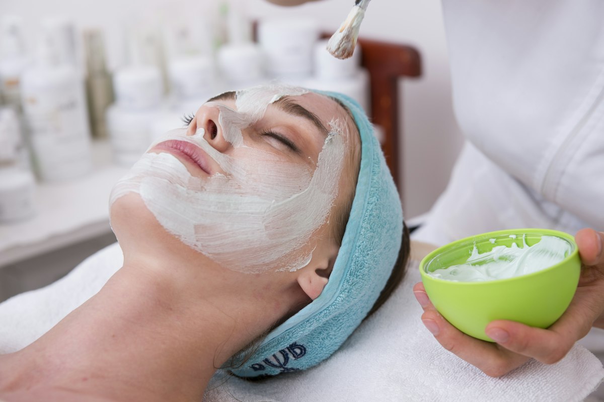 Facial treatment around the jaw